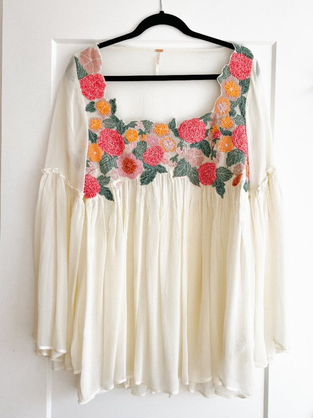NWOT Free People Madeline Tunic Size Small White Embroidered Floral Bell Sleeve
